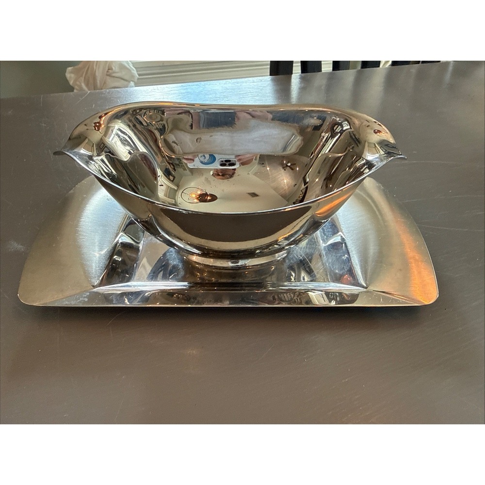 MCM Stainless Steel Gravy Boat Under‎ Plate Vtg Vibes Small Elegant Holiday